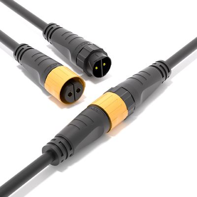Connecteur mâle femelle imperméable à l'eau IP68 avec réglage de 500 V et mécanisme d'auto-verrouillage pour utilisation en extérieur